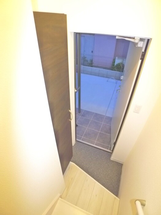 物件内観写真18　(玄関)
