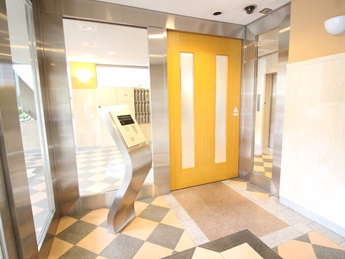 物件外観写真4　(エントランス部分)