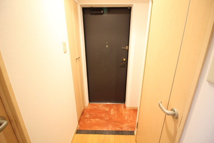 物件内観写真16　(玄関)