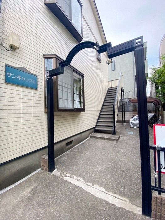 物件外観写真2　(エントランス部分)