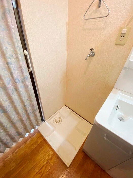 物件内観写真14　(洗濯機置場)