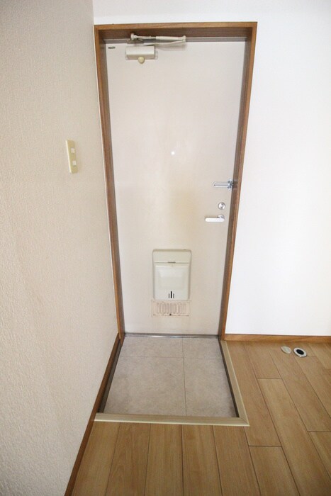 物件内観写真18　(玄関)