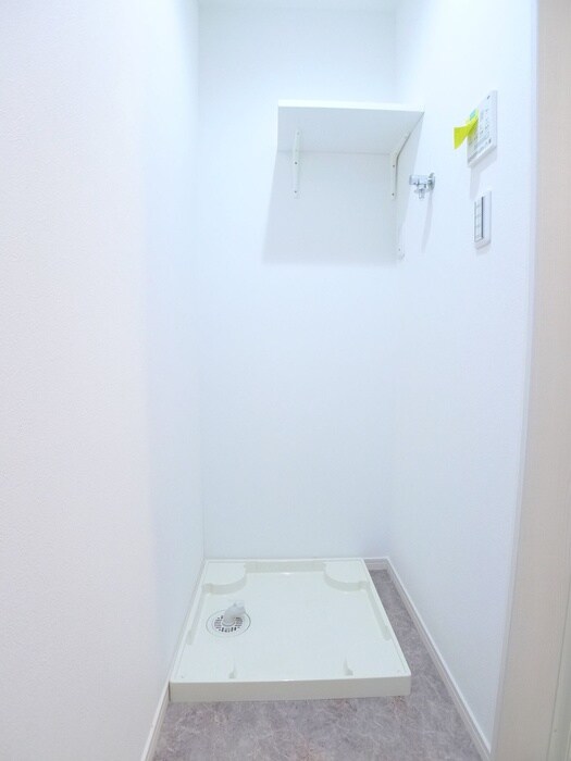 物件内観写真17　(洗濯機置場)