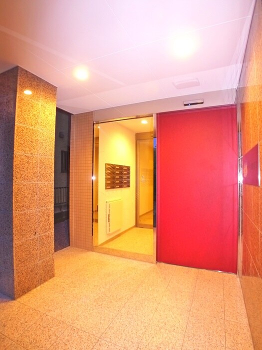 物件外観写真5　(エントランス部分)