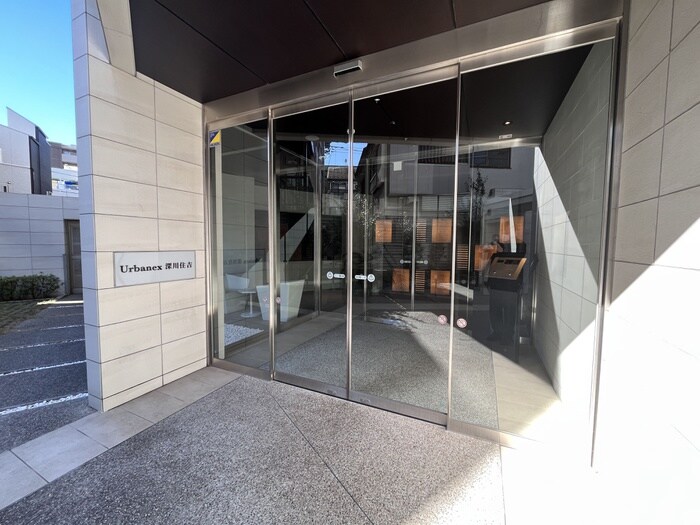 物件外観写真2　(エントランス部分)