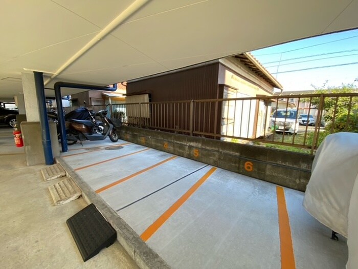物件外観写真4　(駐輪場)