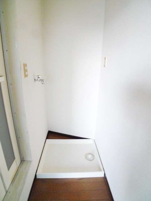 物件内観写真12　(洗濯機置場)