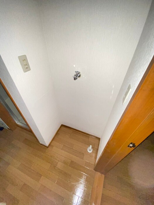 物件内観写真11　(洗濯機置場)