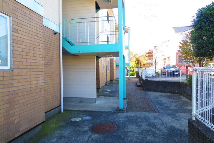 物件外観写真2　(エントランス部分)