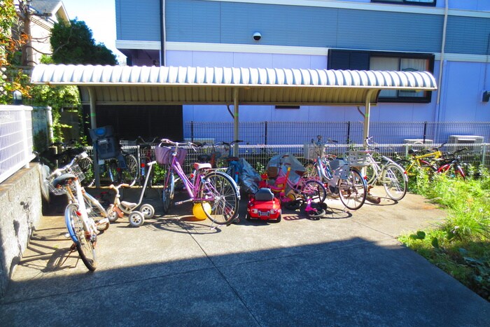 物件外観写真4　(駐輪場)