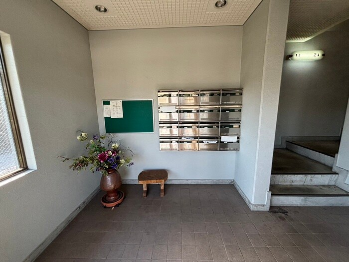 物件外観写真4　(エントランス部分)