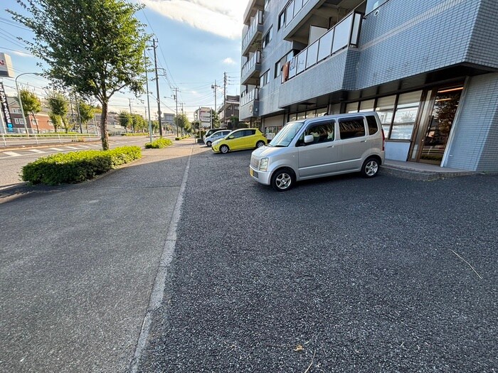物件外観写真6　(駐車場)