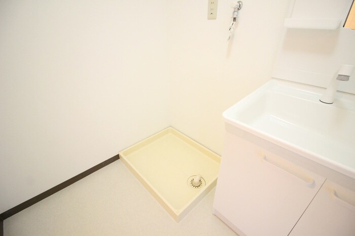 物件内観写真12　(洗濯機置場)