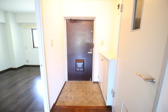 物件内観写真15　(玄関)