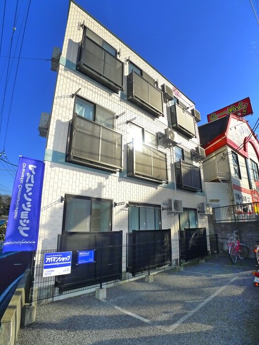 物件外観写真3　(駐車場)