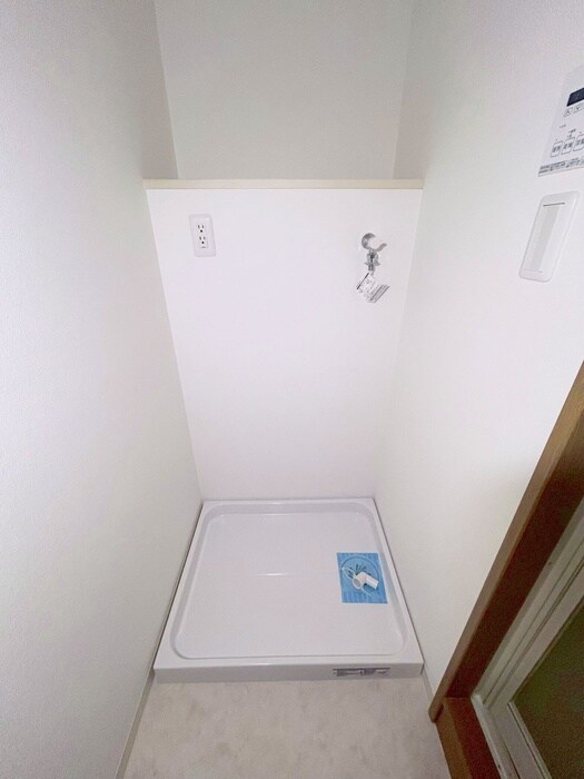 物件内観写真12　(洗濯機置場)