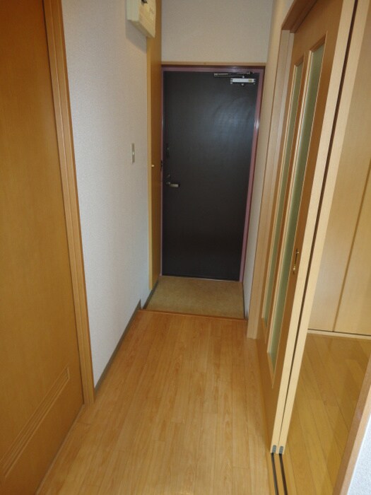 物件内観写真12　(玄関)