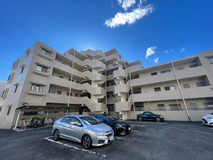 物件外観写真2　(駐車場)