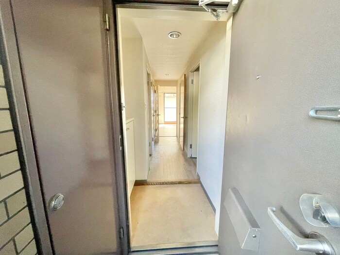 物件内観写真7　(玄関)