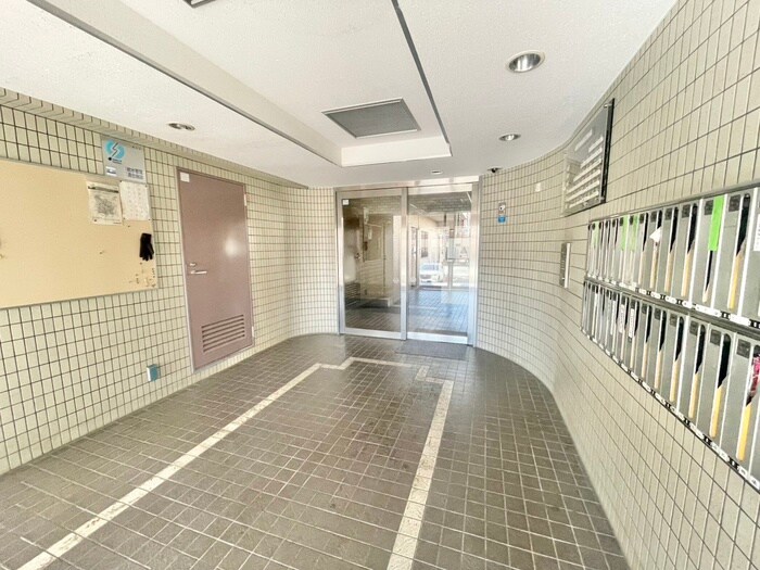 物件外観写真5　(エントランス部分)