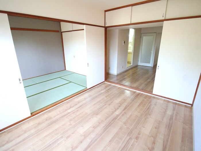 物件内観写真8　(居室)