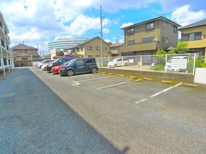 物件外観写真4　(駐車場)