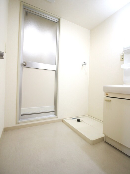 物件内観写真15　(洗濯機置場)