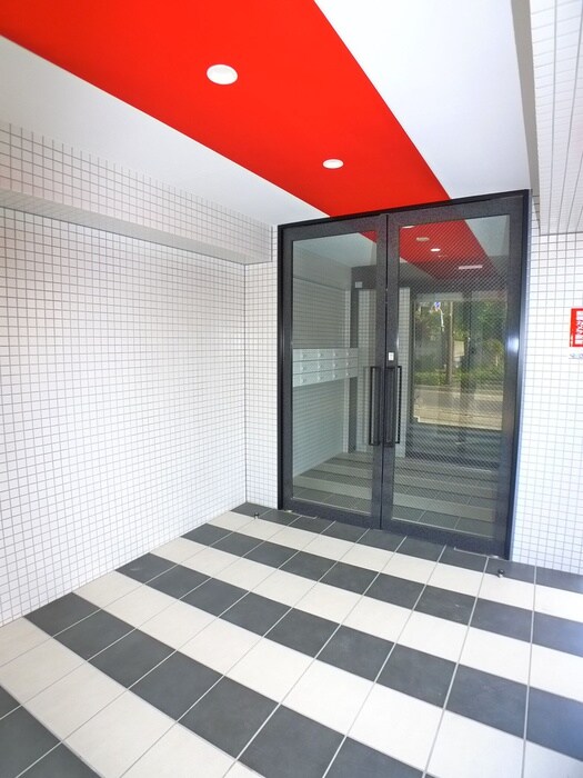 物件外観写真4　(エントランス部分)