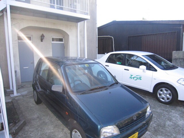 物件外観写真5　(駐車場)