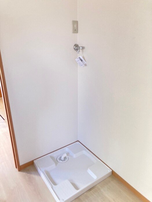 物件内観写真12　(洗濯機置場)