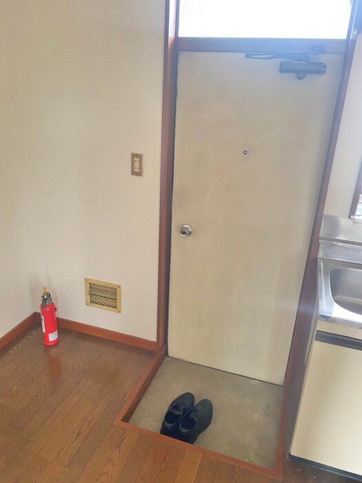 物件内観写真7　(玄関)