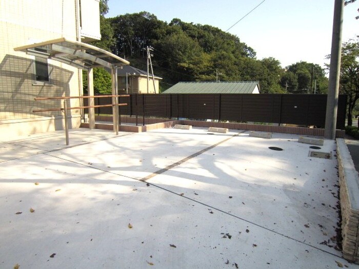 物件外観写真2　(駐車場)