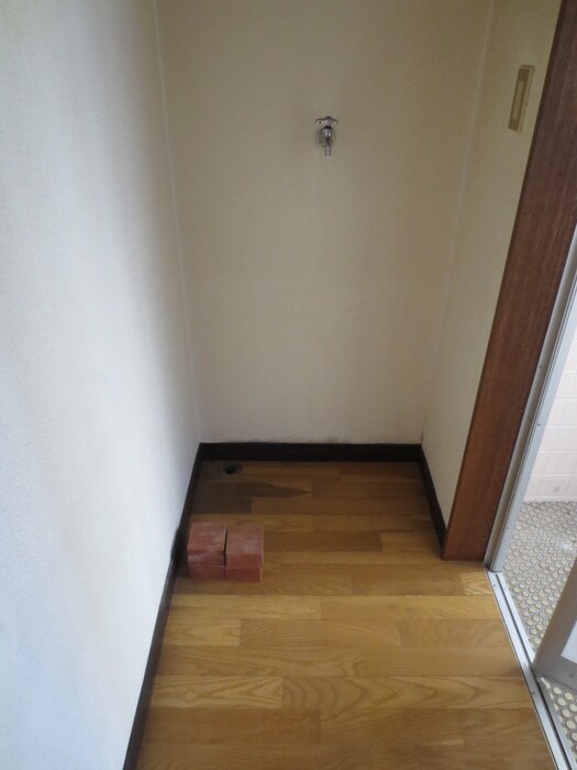物件内観写真10　(洗濯機置場)