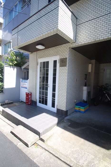 物件外観写真2　(エントランス部分)