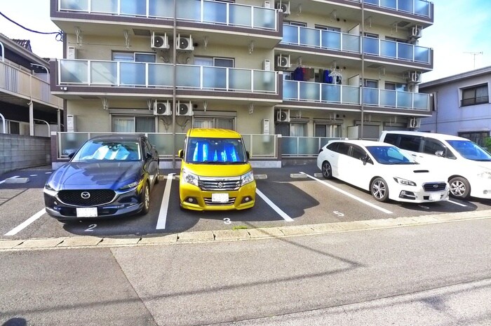 物件外観写真3　(駐車場)