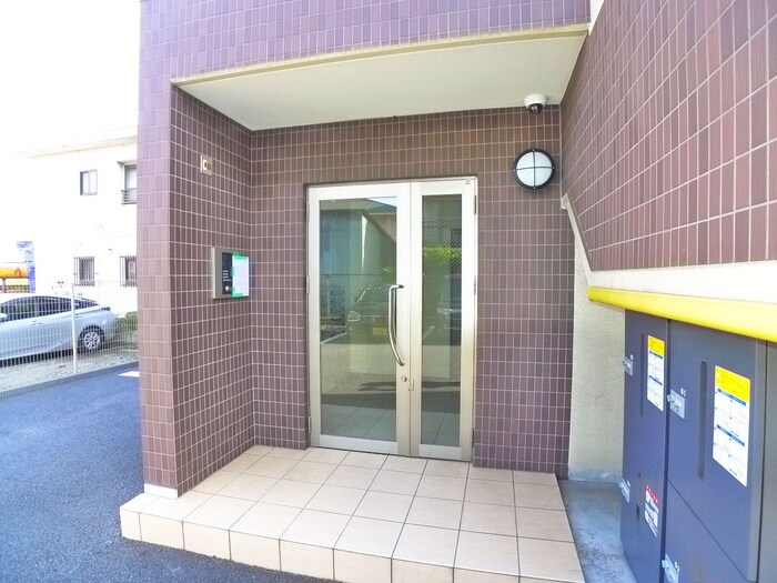物件外観写真4　(エントランス部分)