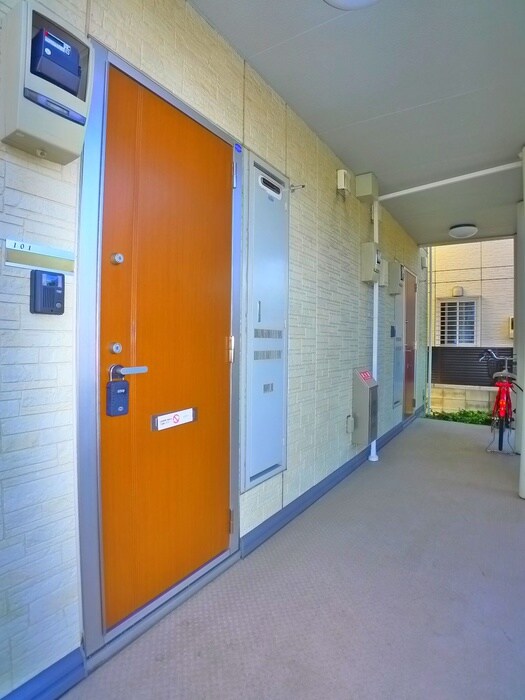 物件外観写真5　(エントランス部分)