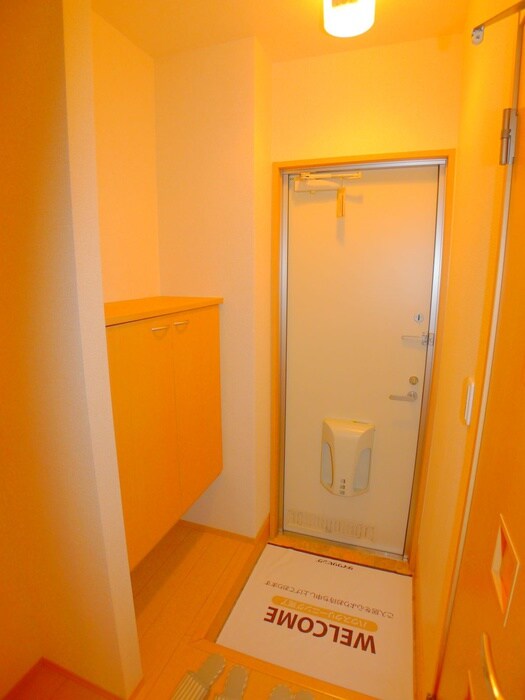 物件内観写真16　(玄関)