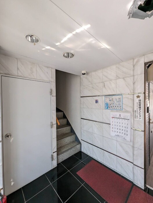 物件外観写真6　(エントランス部分)