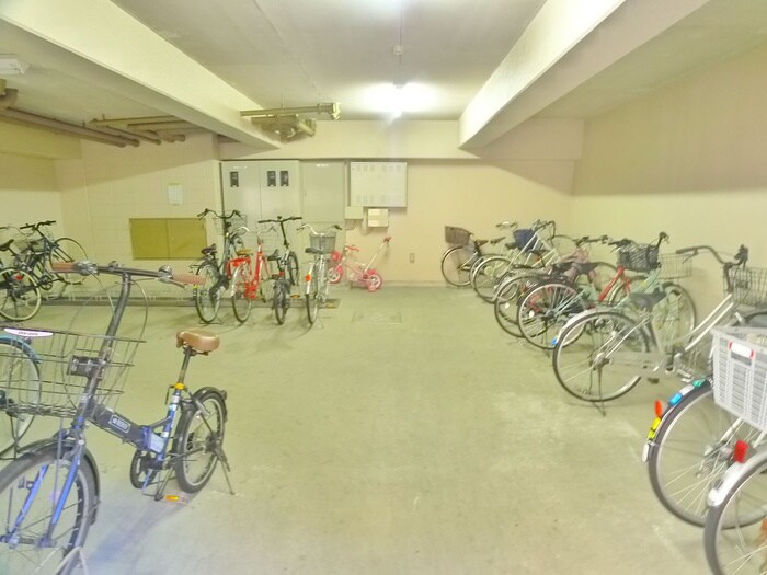 物件外観写真3　(駐輪場)
