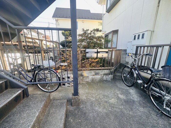 物件外観写真3　(駐輪場)