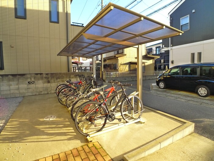 物件外観写真4　(駐輪場)