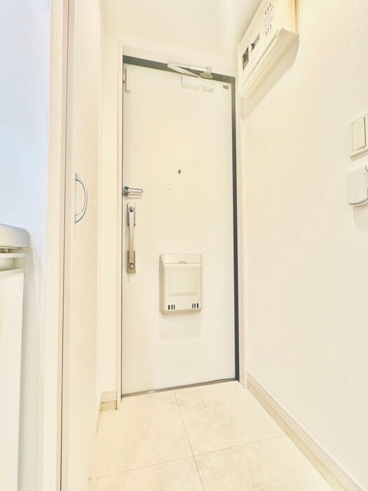 物件内観写真18　(玄関)