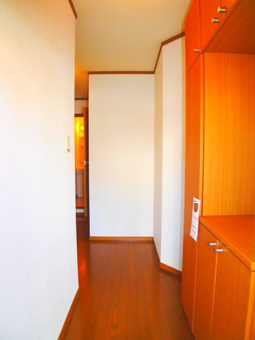 物件内観写真4　(玄関)