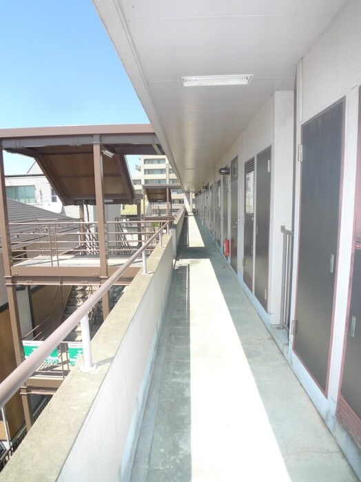 物件外観写真3　(エントランス部分)