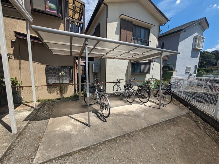 物件外観写真4　(駐輪場)