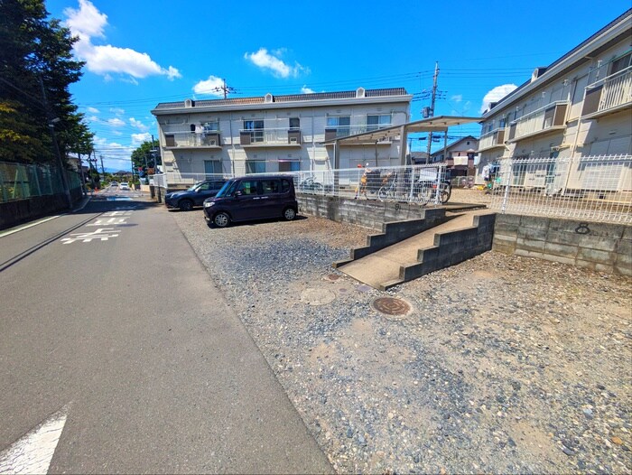 物件外観写真6　(駐車場)