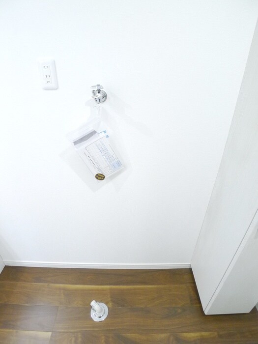 物件内観写真12　(洗濯機置場)