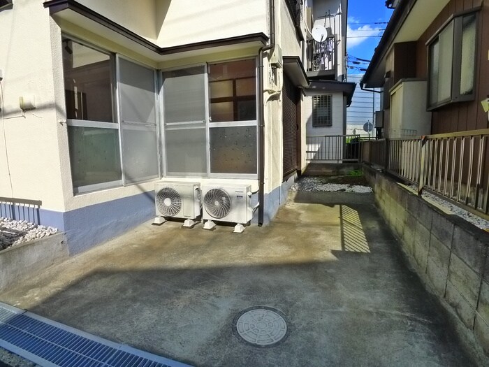 物件外観写真2　(駐車場)