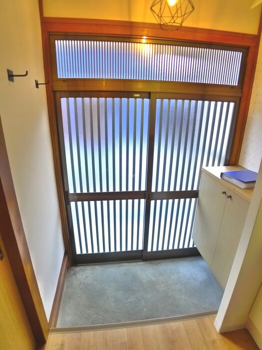 物件内観写真11　(玄関)